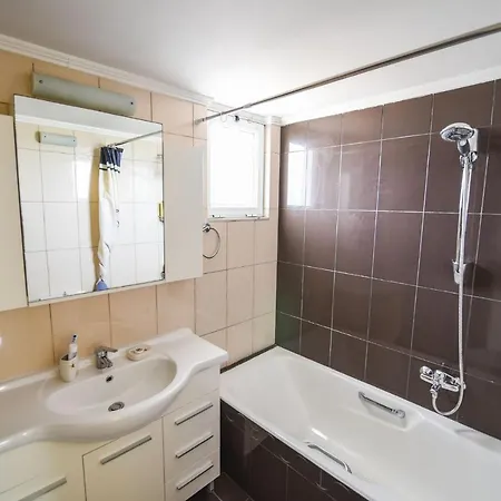 Kyparissia Coastal Getaway With Seaviews *