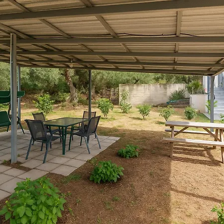 Kostas Mezonet Villa Kyparissia